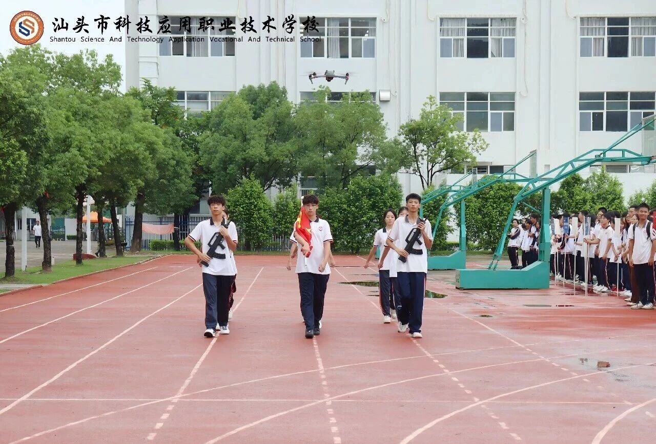 a425ae23f0a3a2d038eae9cc7304111d.jpg